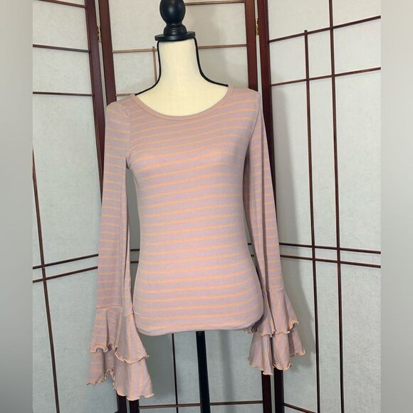 Free People Long Sleeve Top- ruffling at bottom of sleeves & scalloped trim - Picture 1 of 8